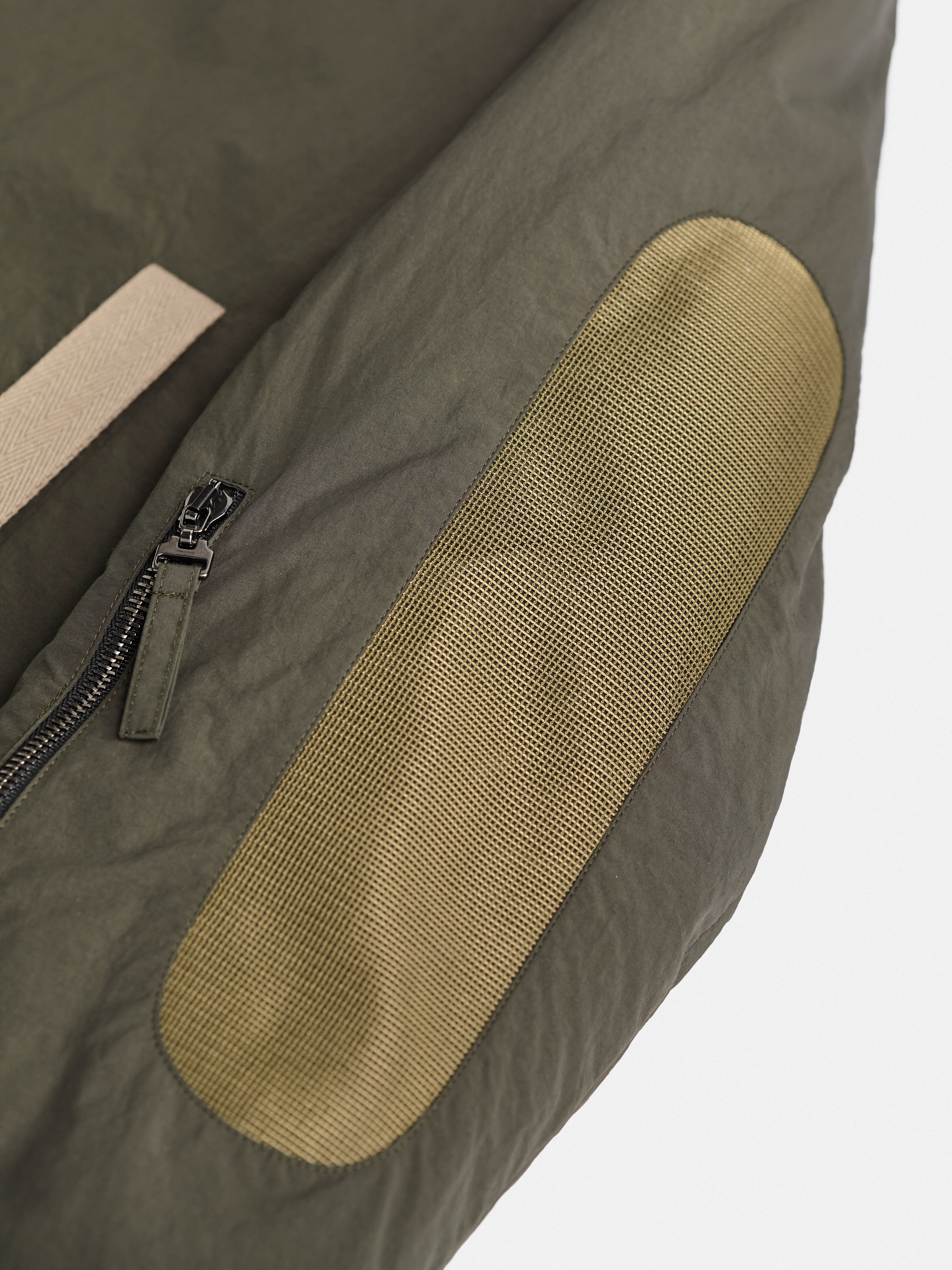 Detail view of the insulated liner. Mesh elbow patches, gunmetal zipper and recycled tape